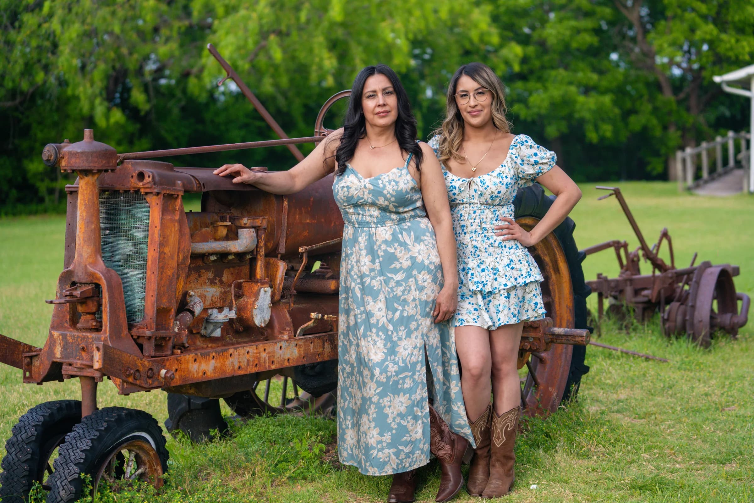 Family group portrait outdoors DFW